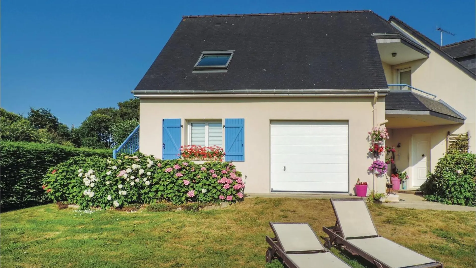 Awesome Apartment In Matignon With Wifi 0*,